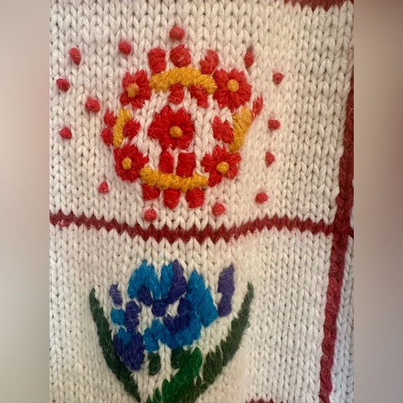 Super Cute Vintage Floral Sweater 🩷 - Picture 6 of 9